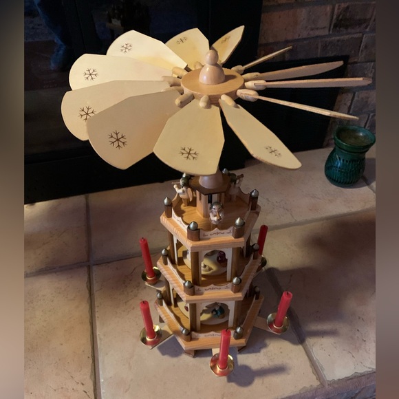 Authentic Vintage Henry Brubaker Christmas Pyramid - Picture 5 of 8